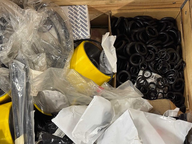 Partij industriële machine-onderdelen & overig (142kg) - afbeelding 3 van  12