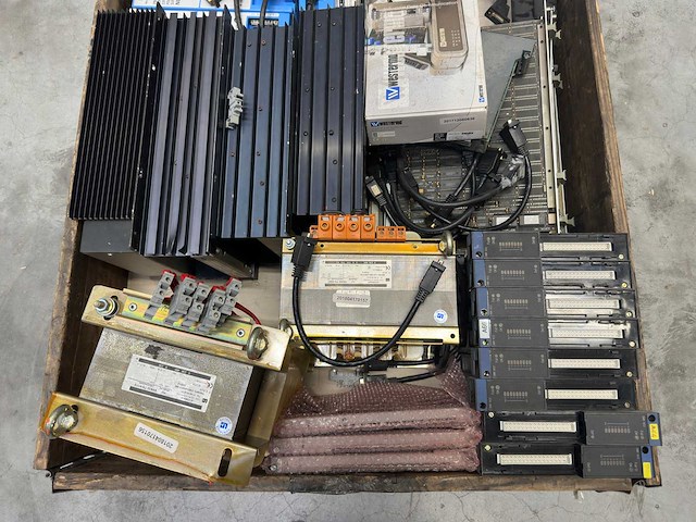 Partij industriële plc- en automatiseringscomponenten - o.a. voedingen, i/o-modules en transformatoren - afbeelding 1 van  9