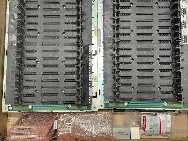 Partij industriële plc i/o-racks & backplanes - afbeelding 2 van  5