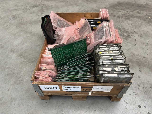 Partij industriële printplaten & modules (pcb kaarten + insteekmodules) - afbeelding 1 van  8