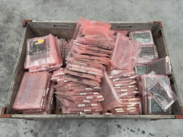 Partij industriële printplaten / pcb’s (±50 kg) - afbeelding 1 van  1