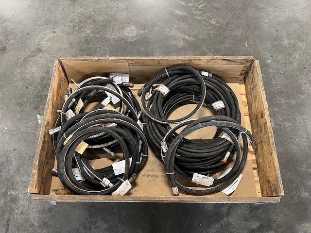 Partij industriële slangen - stoomslangen / industriële slangen met koppelingen - afbeelding 7 van  8