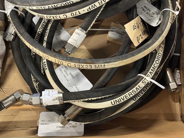 Partij industriële slangen - stoomslangen / industriële slangen met koppelingen - afbeelding 4 van  8