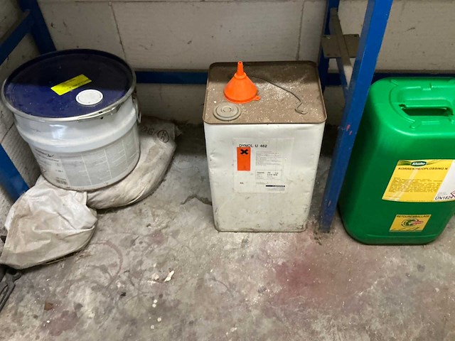 Partij industriele verf en toebehoren - afbeelding 10 van  11