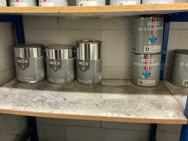 Partij industriele verf en toebehoren - afbeelding 4 van  7