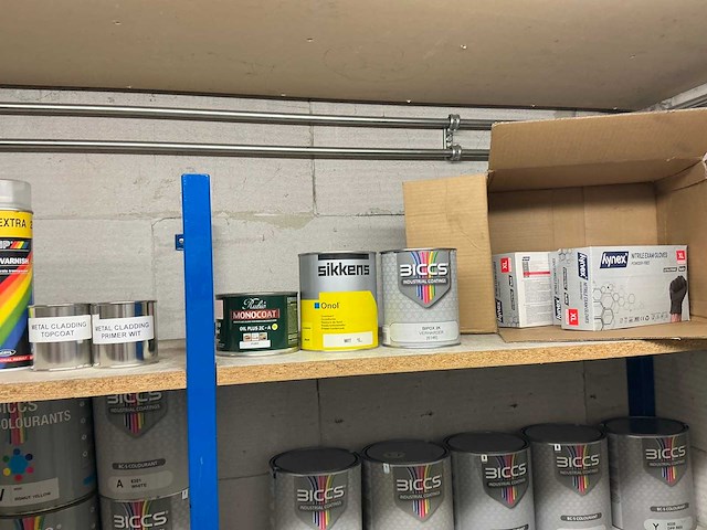 Partij industriele verf en toebehoren - afbeelding 7 van  7
