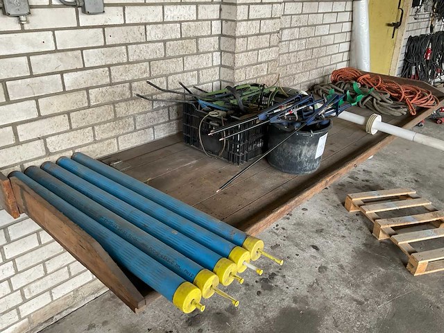 Partij injectiespuiten en divers - afbeelding 1 van  5