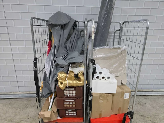 Partij inpakmateriaal en decoratie zonder rolcontainers - afbeelding 2 van  6