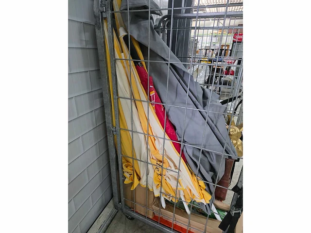 Partij inpakmateriaal en decoratie zonder rolcontainers - afbeelding 5 van  6