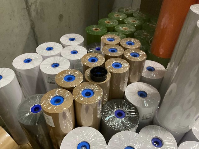 Partij inpakpapier op rol - afbeelding 3 van  15