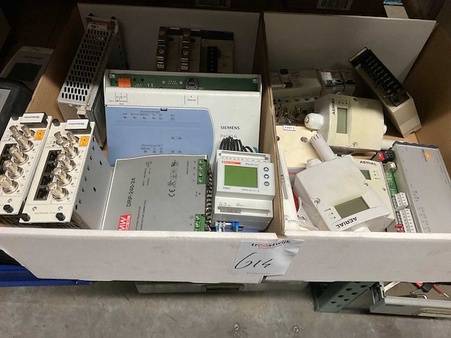 Partij instalatiemateriaal - afbeelding 1 van  5