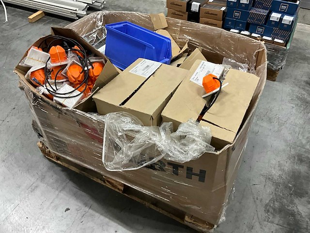 Partij installatie-/ bevestigingsmateriaal - afbeelding 2 van  14