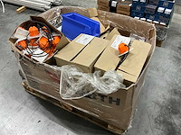 Partij installatie-/ bevestigingsmateriaal - afbeelding 2 van  14