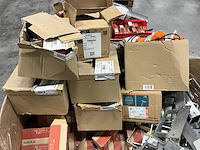 Partij installatie-/ bevestigingsmateriaal - afbeelding 3 van  14