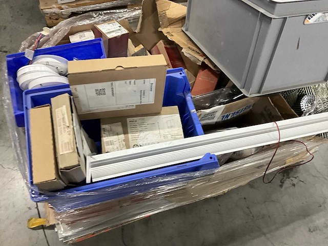 Partij installatie-/ bevestigingsmateriaal - afbeelding 3 van  12