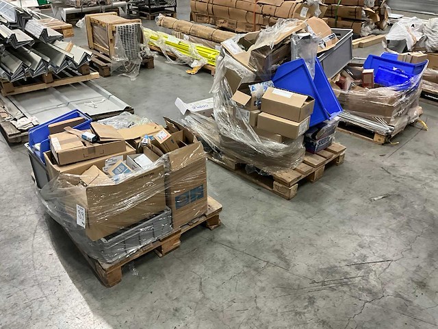 Partij installatie-/ bevestigingsmateriaal - afbeelding 1 van  12