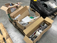 Partij installatie-/ bevestigingsmaterialen - afbeelding 1 van  5