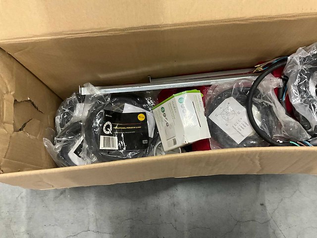 Partij installatie-/ bevestigingsmaterialen - afbeelding 5 van  5