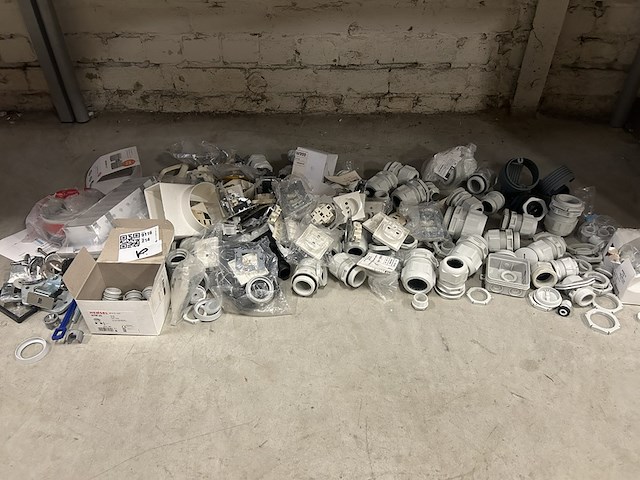 Partij installatie- en schakelmateriaal - afbeelding 1 van  9