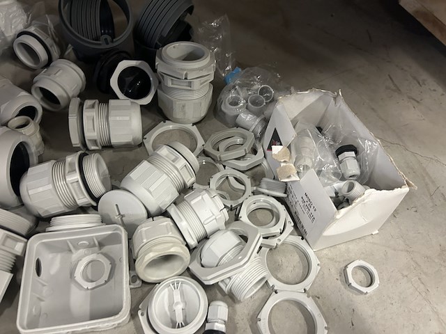 Partij installatie- en schakelmateriaal - afbeelding 4 van  9