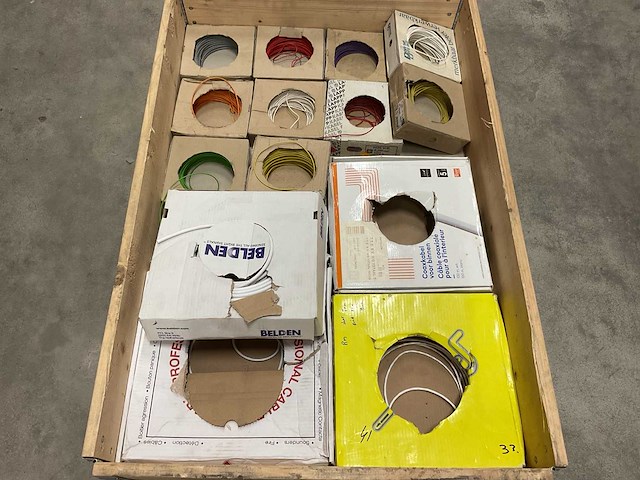 Partij installatie- en signaaldraad, 14 dozen - afbeelding 1 van  3