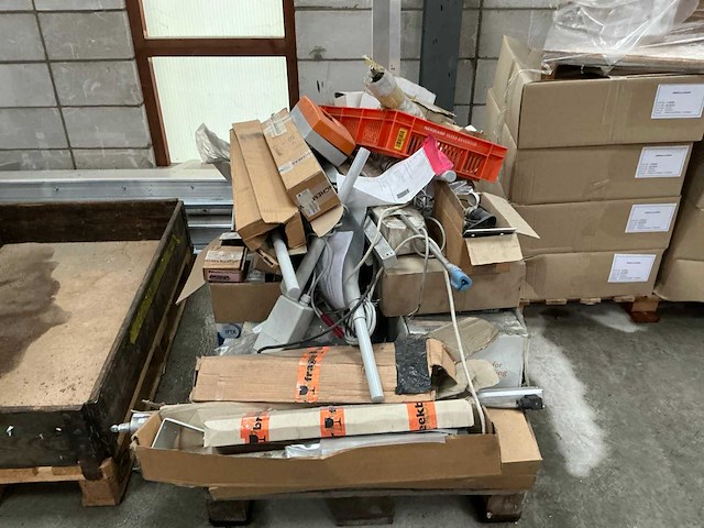 Partij installatie materiaal en divers - afbeelding 6 van  17