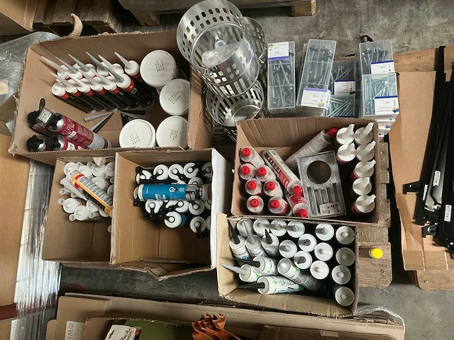 Partij installatie materiaal o.a. den braven kit - afbeelding 1 van  12