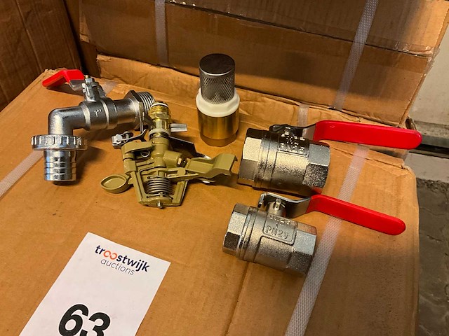 Partij installatie materiaal - afbeelding 1 van  7