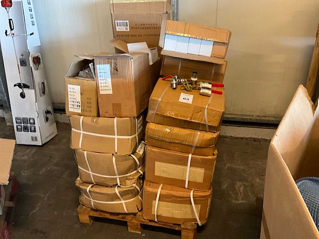 Partij installatie materiaal - afbeelding 3 van  7