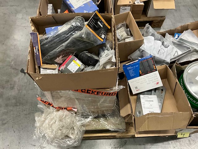 Partij installatie materiaal - afbeelding 2 van  5