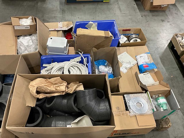 Partij installatie materiaal - afbeelding 2 van  9