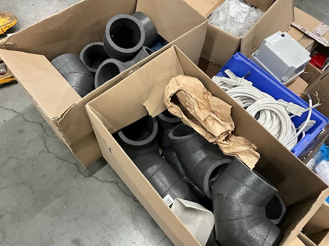 Partij installatie materiaal - afbeelding 4 van  9