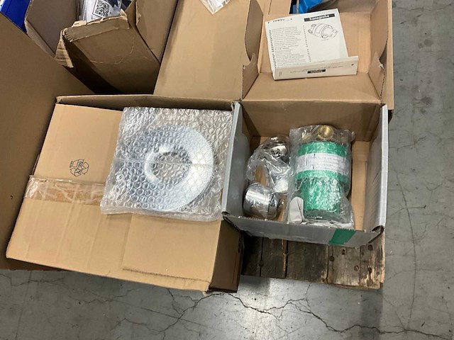 Partij installatie materiaal - afbeelding 5 van  9