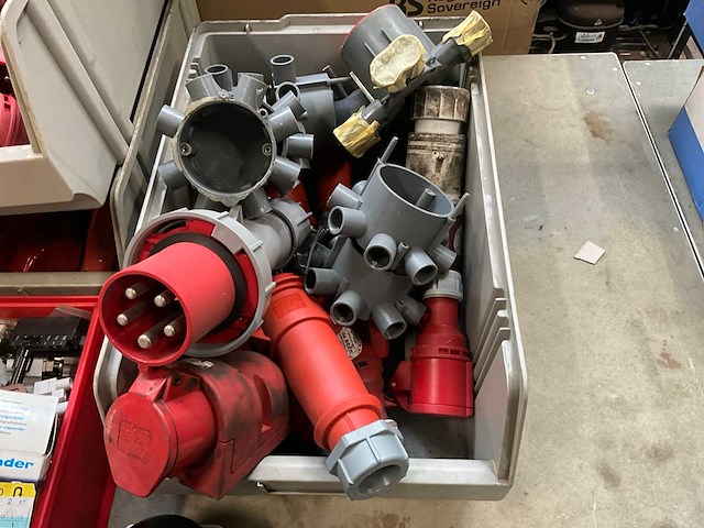 Partij installatie materiaal - afbeelding 2 van  6
