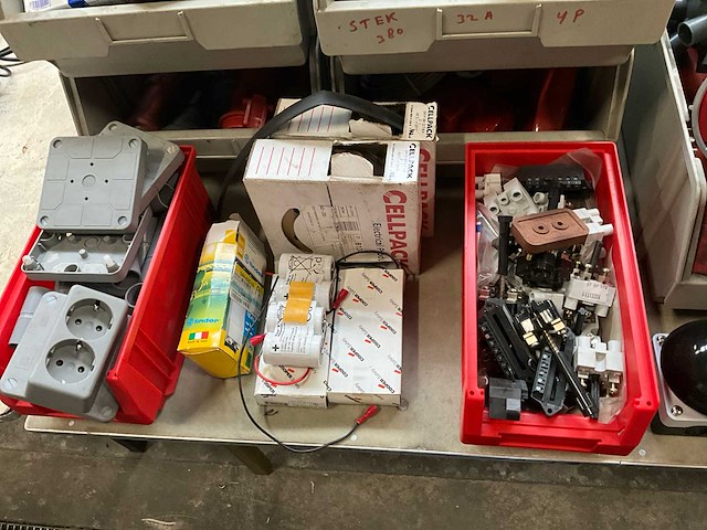 Partij installatie materiaal - afbeelding 6 van  6