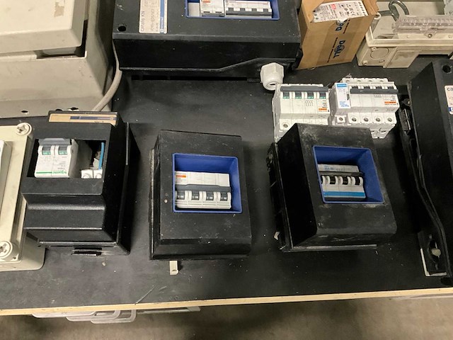 Partij installatie materiaal - afbeelding 12 van  13