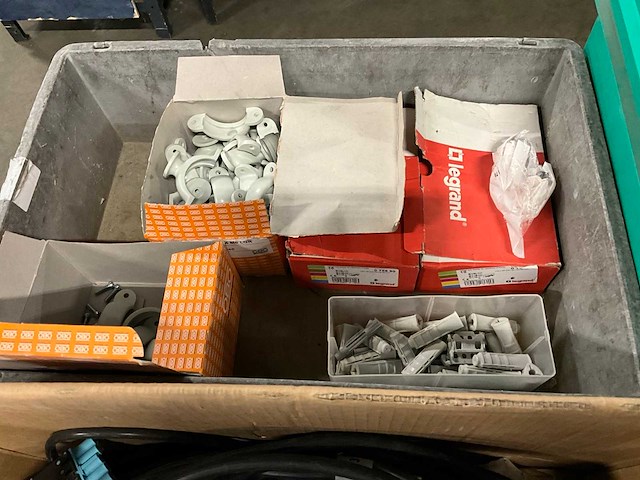 Partij installatie materiaal - afbeelding 4 van  7