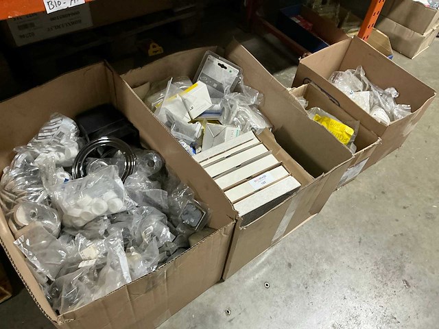 Partij installatie materiaal - afbeelding 1 van  6