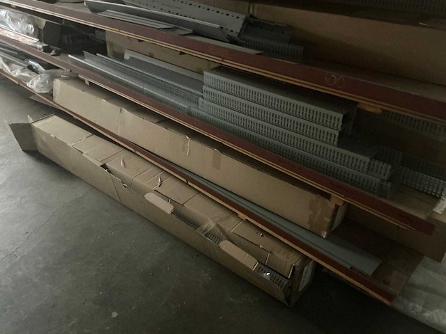 Partij installatie materiaal - afbeelding 31 van  78