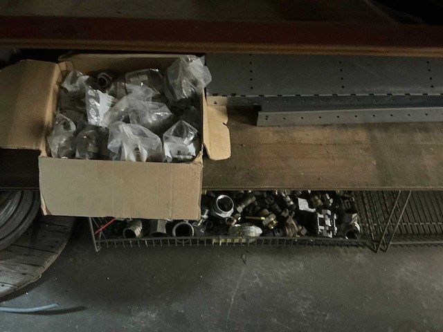 Partij installatie materiaal - afbeelding 32 van  78