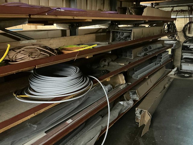 Partij installatie materiaal - afbeelding 36 van  78