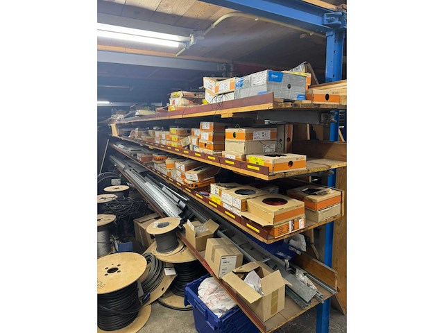 Partij installatie materiaal - afbeelding 78 van  78