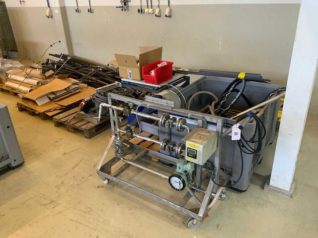 Partij installatie materiaal - afbeelding 1 van  8