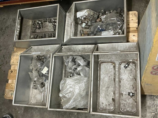 Partij installatie materiaal - afbeelding 2 van  34