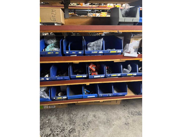 Partij installatie materiaal - afbeelding 31 van  34