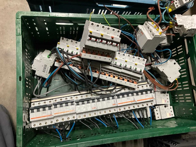 Partij installatie materialen - afbeelding 1 van  5