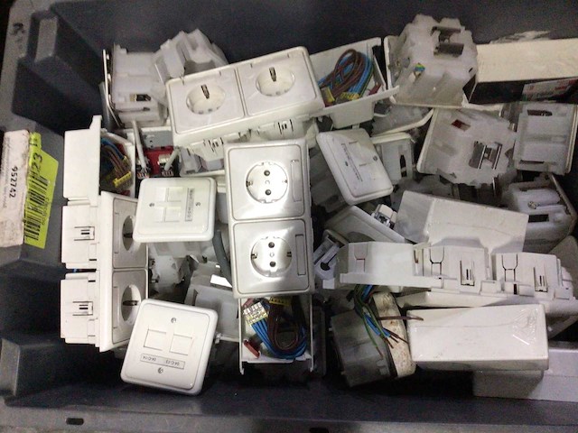 Partij installatie materialen - afbeelding 1 van  1