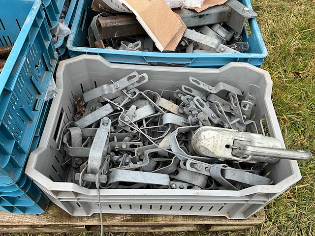 Partij installatie materialen - afbeelding 1 van  8