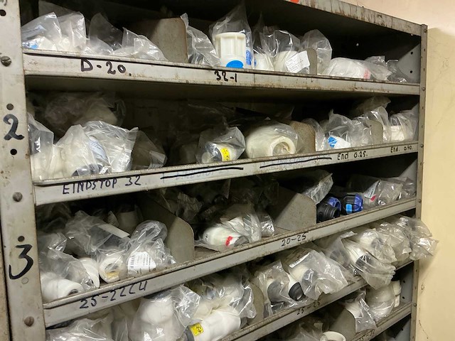 Partij installatie materialen - afbeelding 2 van  25