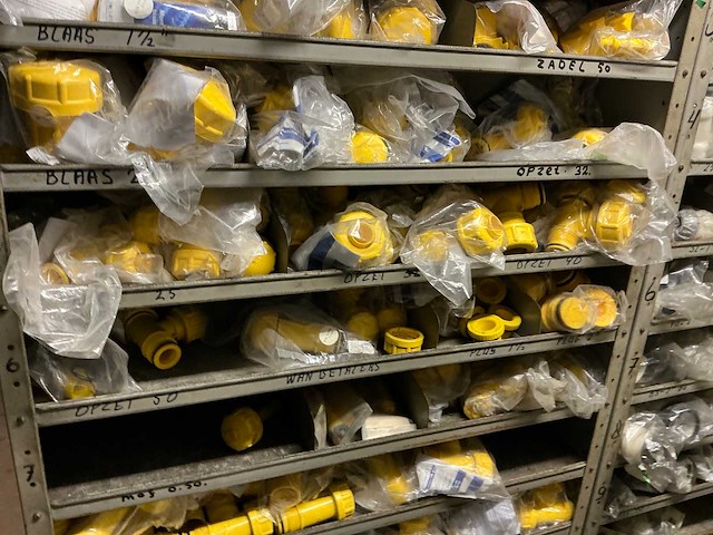 Partij installatie materialen - afbeelding 6 van  25